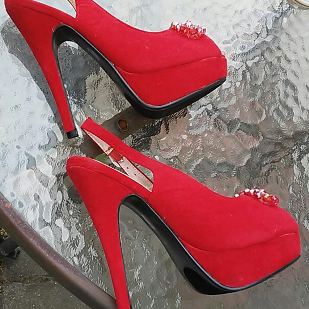Red Shoes - Picture 5 of 13